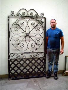 Metal walkthrough gate by plasma designs